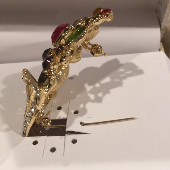 Metallic Gold-tone Crystal Cornucopia Pin - Picture 4 of 4